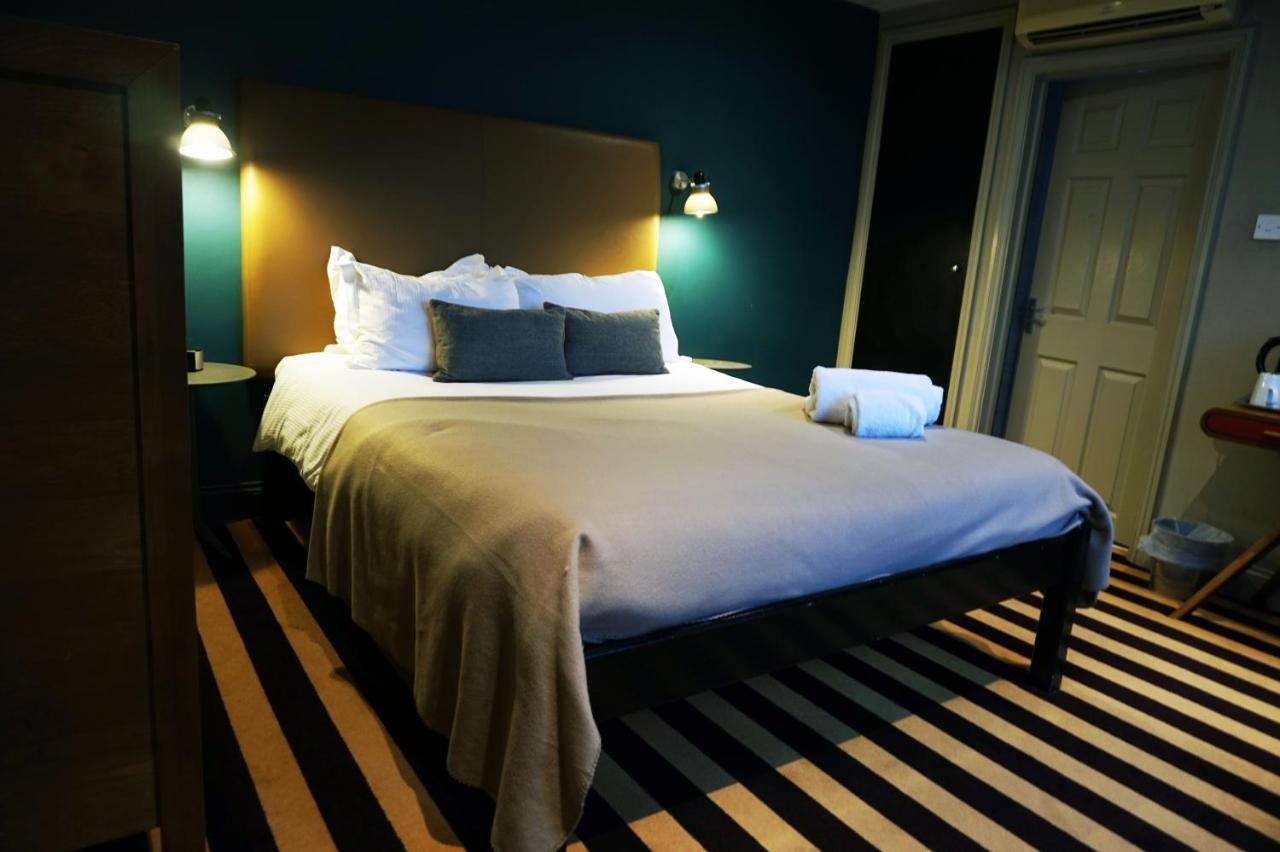 ברקהאמסטד The Penny Farthing Hotel מראה חיצוני תמונה