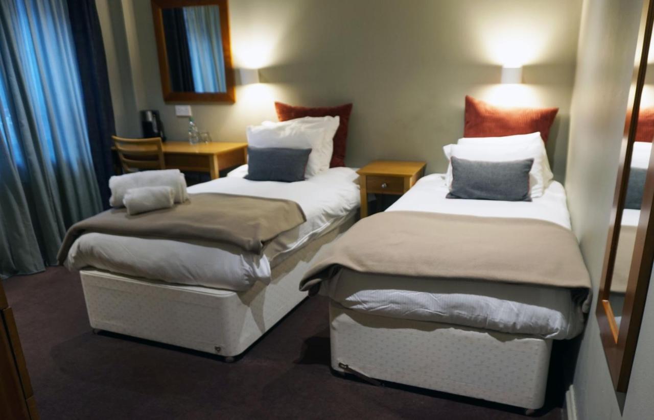 ברקהאמסטד The Penny Farthing Hotel מראה חיצוני תמונה